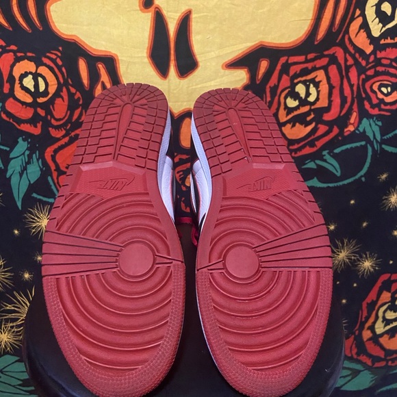 Jordan 1 High Bloodlines - Picture 5 of 7